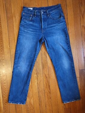 Levi’s 501 Original Fit Jeans – High Rise Cropped Straight Leg – Med Wash – W27